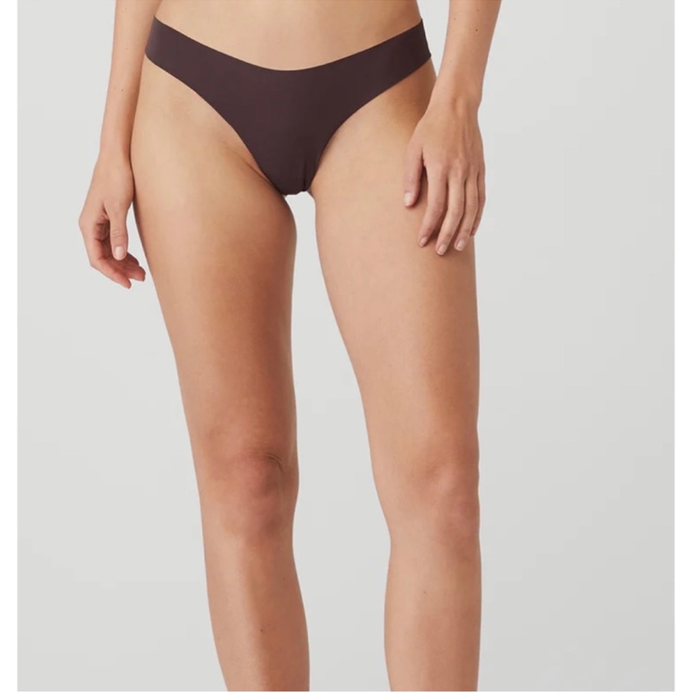 Airbrush invisible thong/ Raisin color